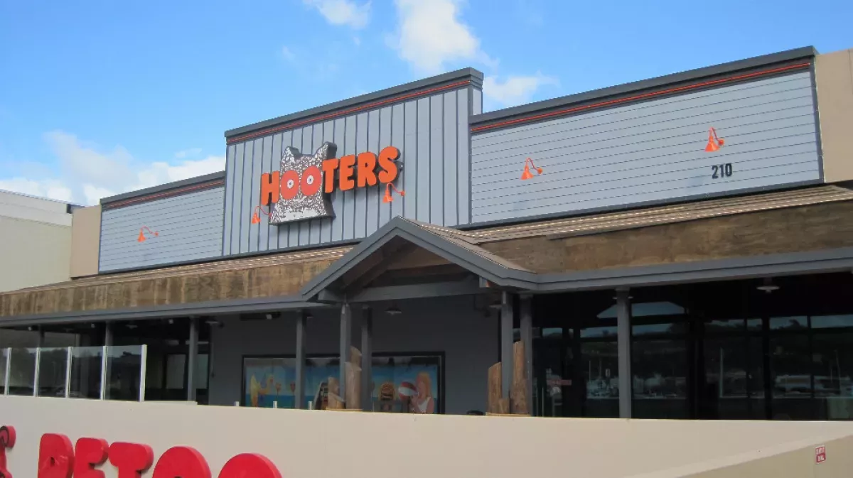 Hooters